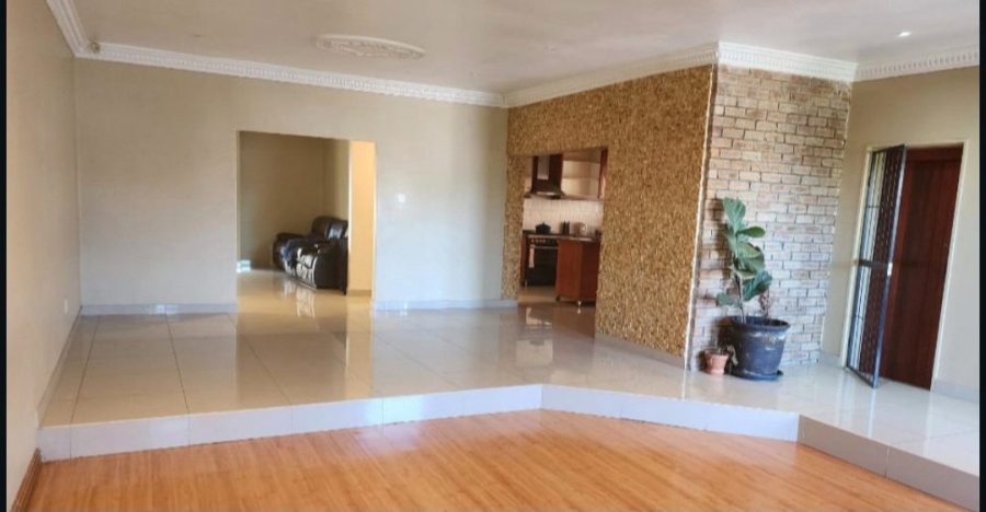  Bedroom Property for Sale in Zeekoevlei Western Cape